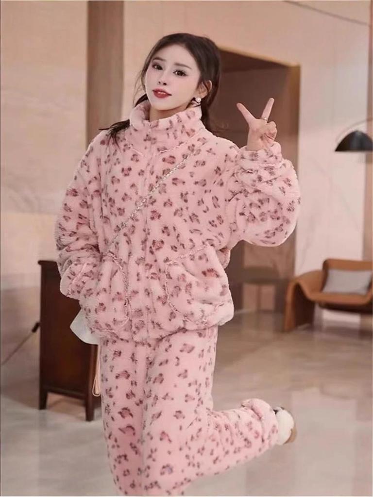 Double-Sided Coral Fleece Thick Pajama Set for Women - Winter 2025 Casual Fashion, Suitable for Indoor and Outdoor Wear.