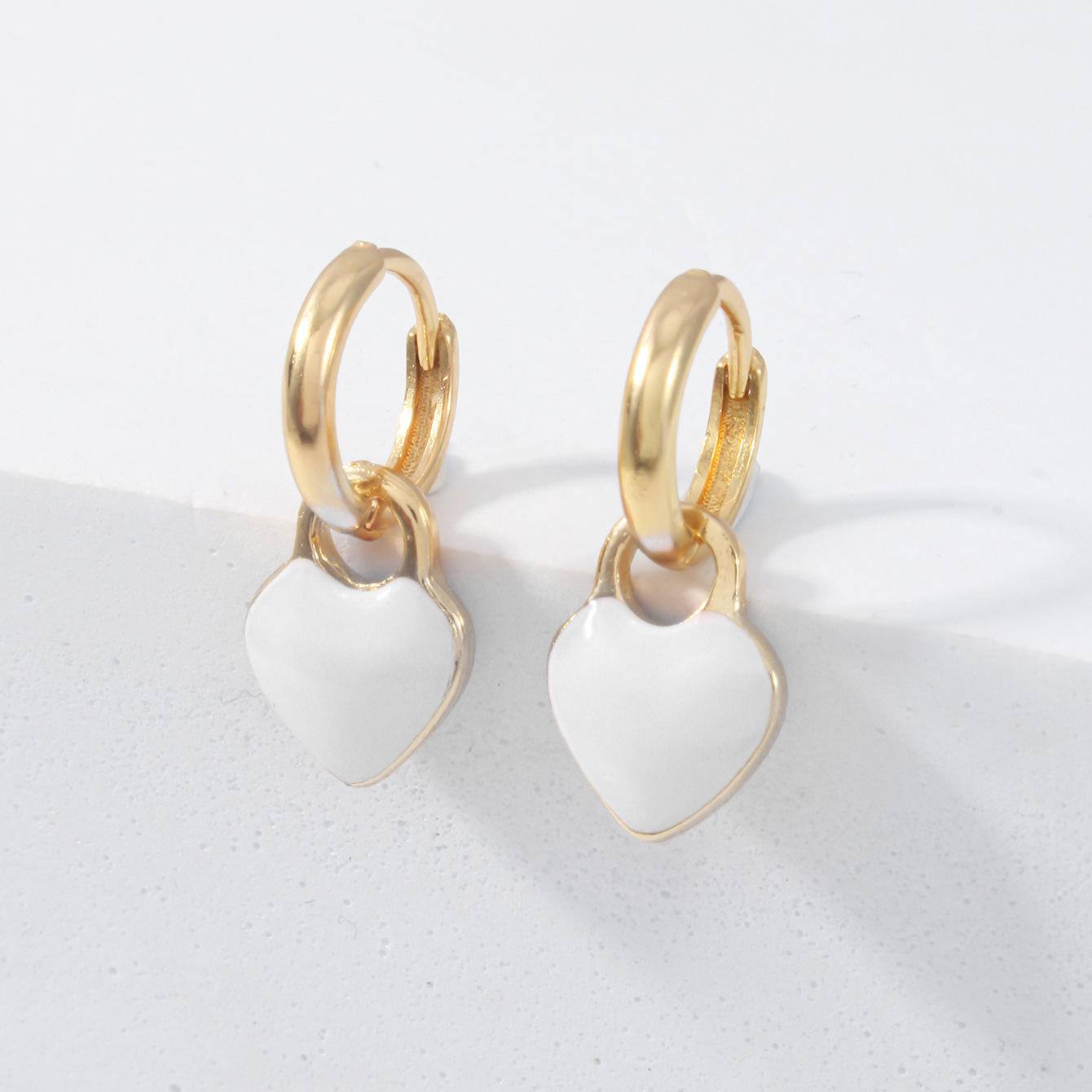 

Роскошные красные квадратные серьги-каффы в форме сердца с глазурью белый