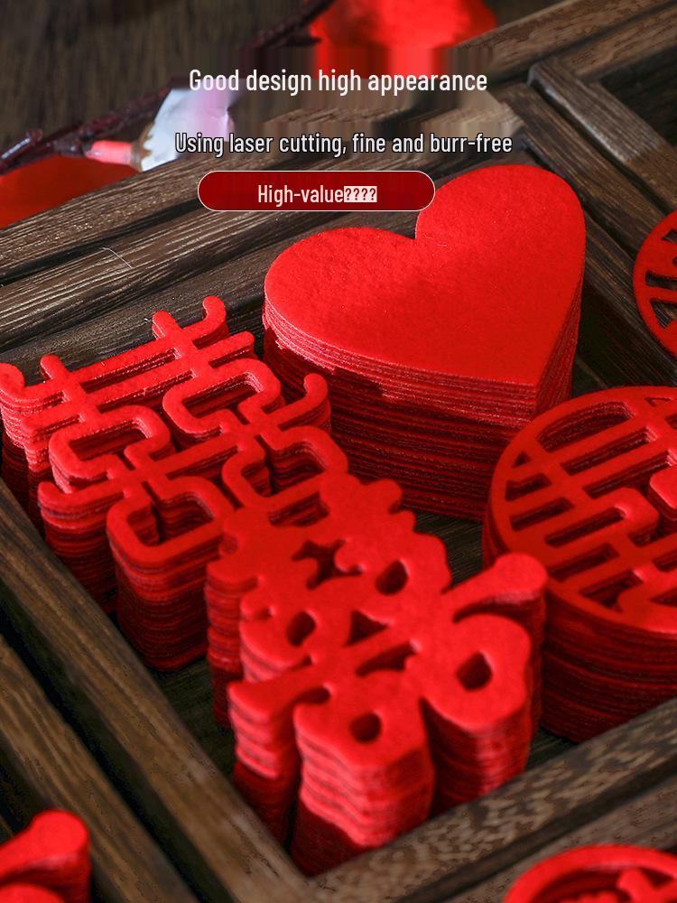 Decoração de Quarto de Casamento Dupla Felicidade: Adesivos e Arranjos Jogados à Mão para Preparação da Cerimônia