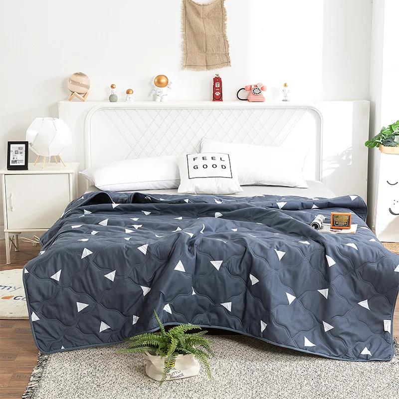 Factory Price Silk Blanket Silky Cooling Thin Quilt Summer Blanket Can  Machine-wash Single/Queen/King Size