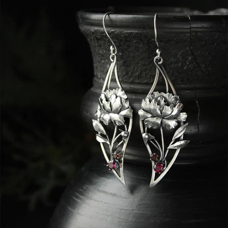 Vintage Metal Personality Design Plant Hand Carved Flower Earrings Inlaid Red Stone Ladies Dangle Leaf Jewelry Earring