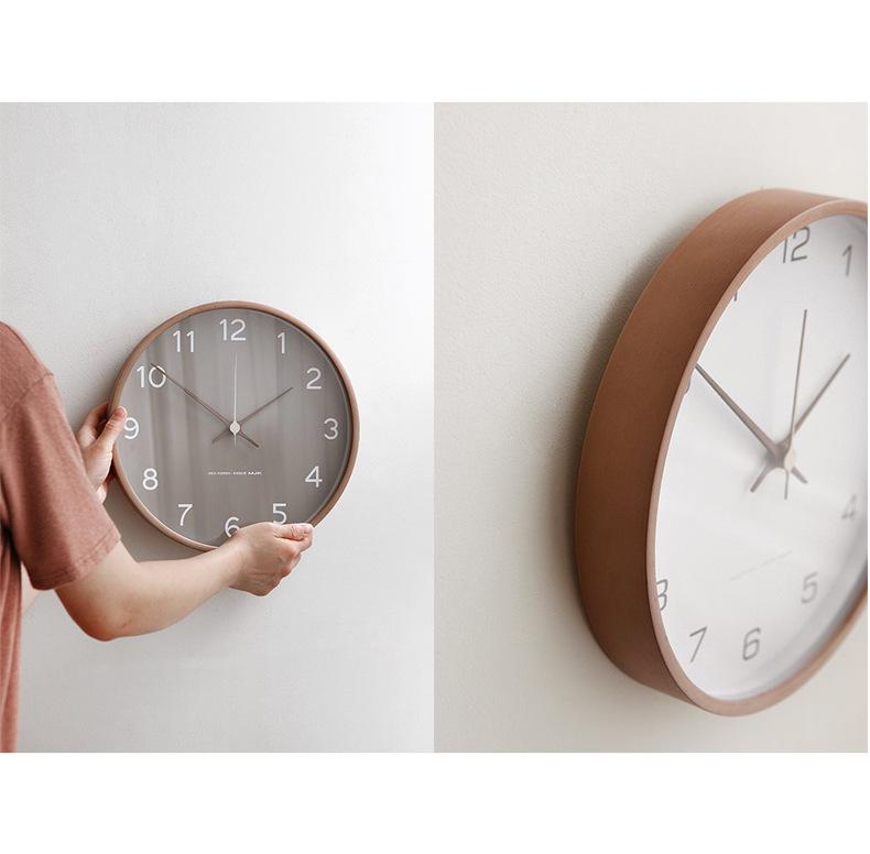 Nordic Solid Wood Wall Clock - Modern Simple Design for Living Room or Bedroom, Chinese Style, Fashionable and Creative.