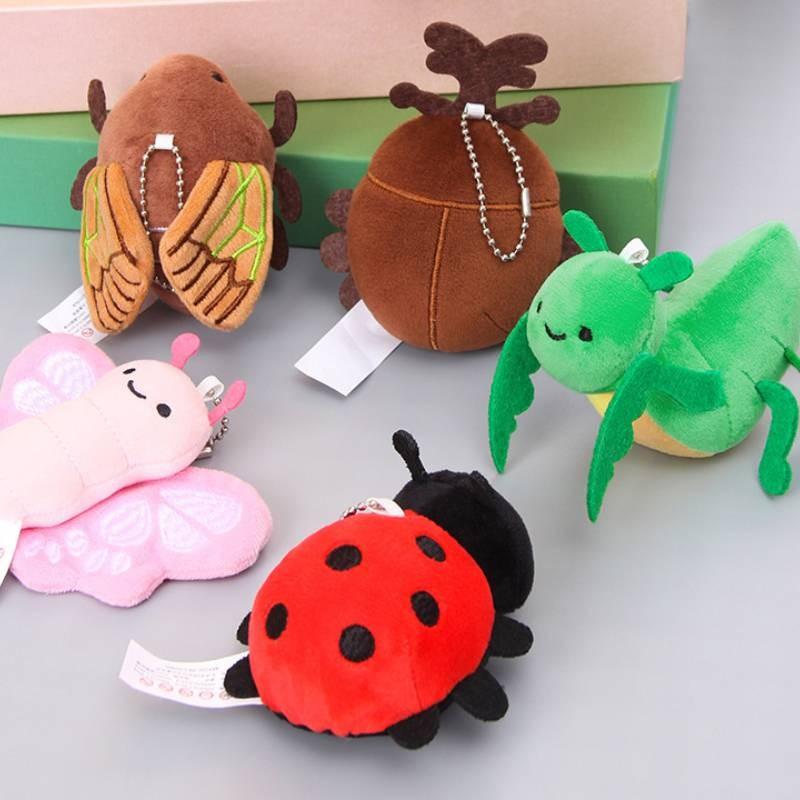 Entzückender Plüsch-Insekten-Schlüsselanhänger-Puppensammlung mit realistischen Gottesanbeter- und Bienenmotiven