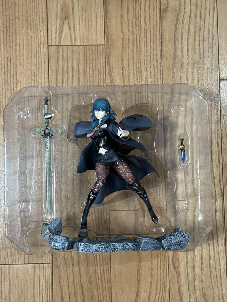 [USED] Fire Emblem: Three Houses Byleth Figure