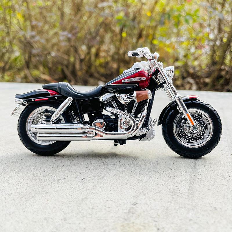 Maisto 1:18 Harley-Davidson Motorcycle 2009 FXDFSE CVO Fat Bob Alloy Motorcycle Model Toy Car Collection