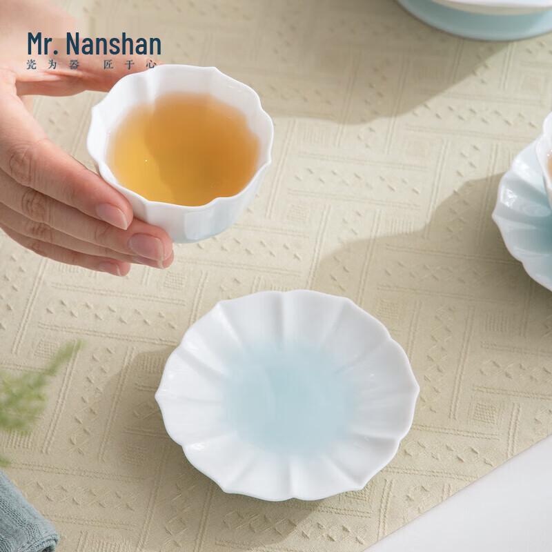 

Nanshan Gradient Ceramic Master Tea Cup with Lotus Coaster