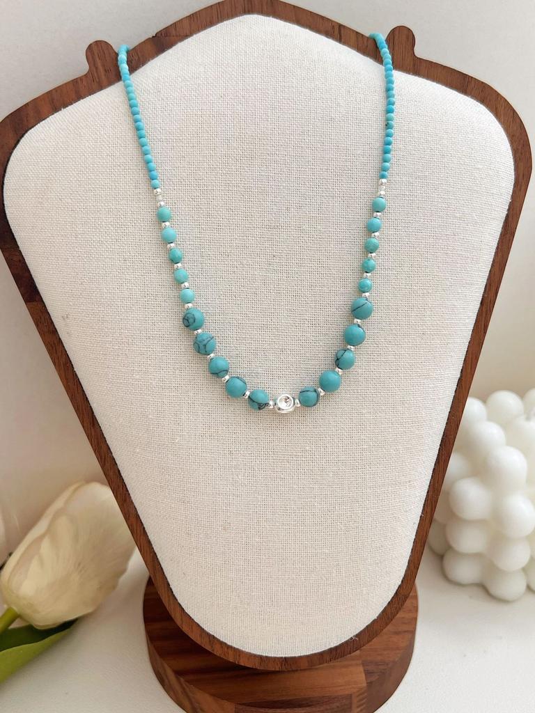 Vintage blue turquoise necklace, stylish and exquisite