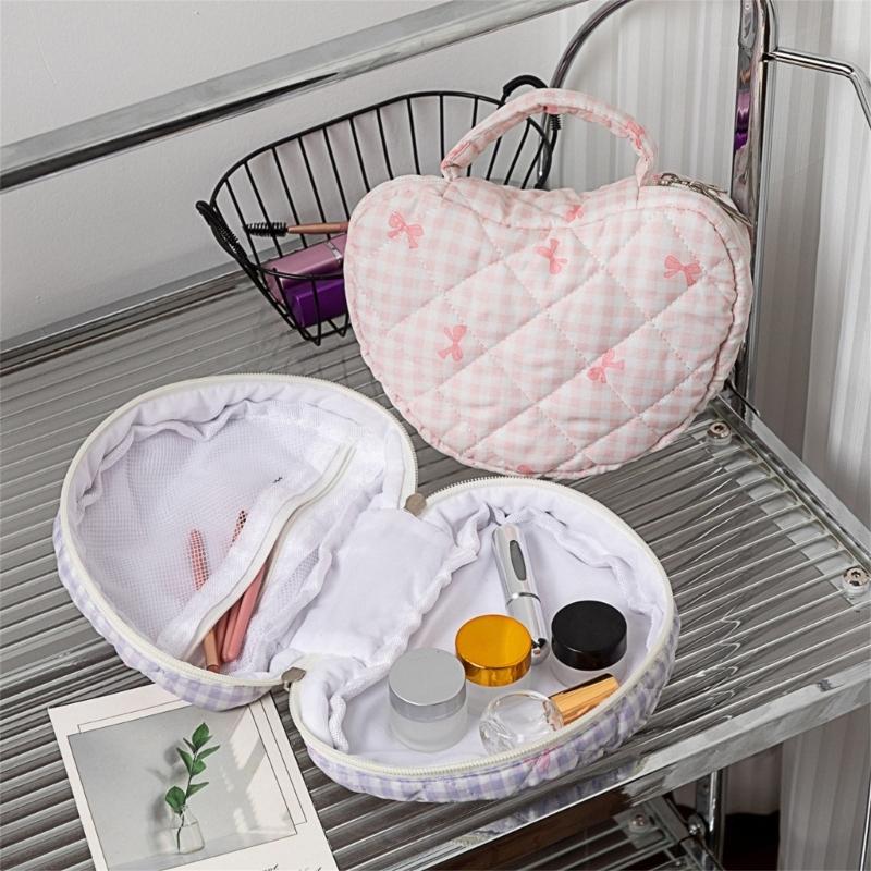 Fashionable Florals Print Heart Cosmetic Case Quilted Construction Spacious Toiletry Bag for Women Girls Travel