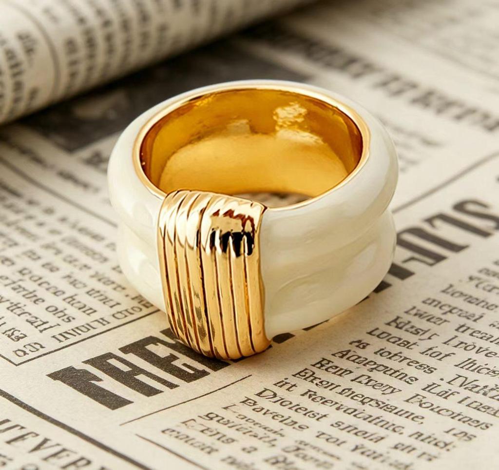 European American Black Gold Enamel Wide Band Ring with Ridge Pattern - Retro Style 699