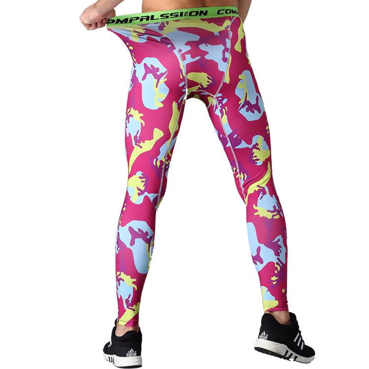 Pánské rychleschnoucí kompresní běžecké legíny s maskovacím vzorem