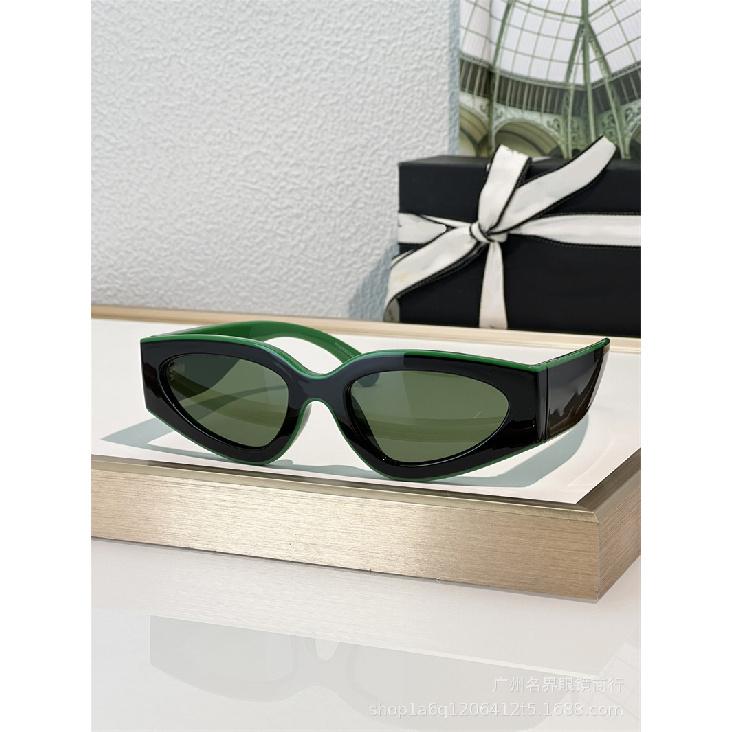 

New panda sunglasses, cat-eye black and white sunglasses, slimming and face-covering, recommended by internet celebrities, trendy glasses Black and green, no box