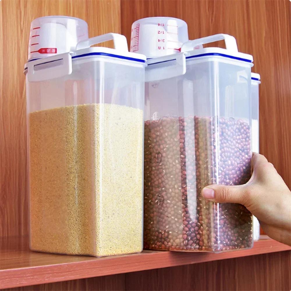 1PC Kitchen Supplies Food Storage Bucket 2L Portable Moistureproof Storage Tank with Scale Cup Food Bucket Plastic Container