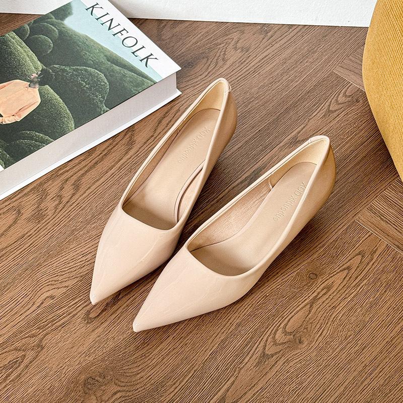 Scarpe con tacco basso da donna, sexy lucide in vernice con punta e tacco sottile, nuove scarpe basse a bocca di lupo da commuting con temperamento