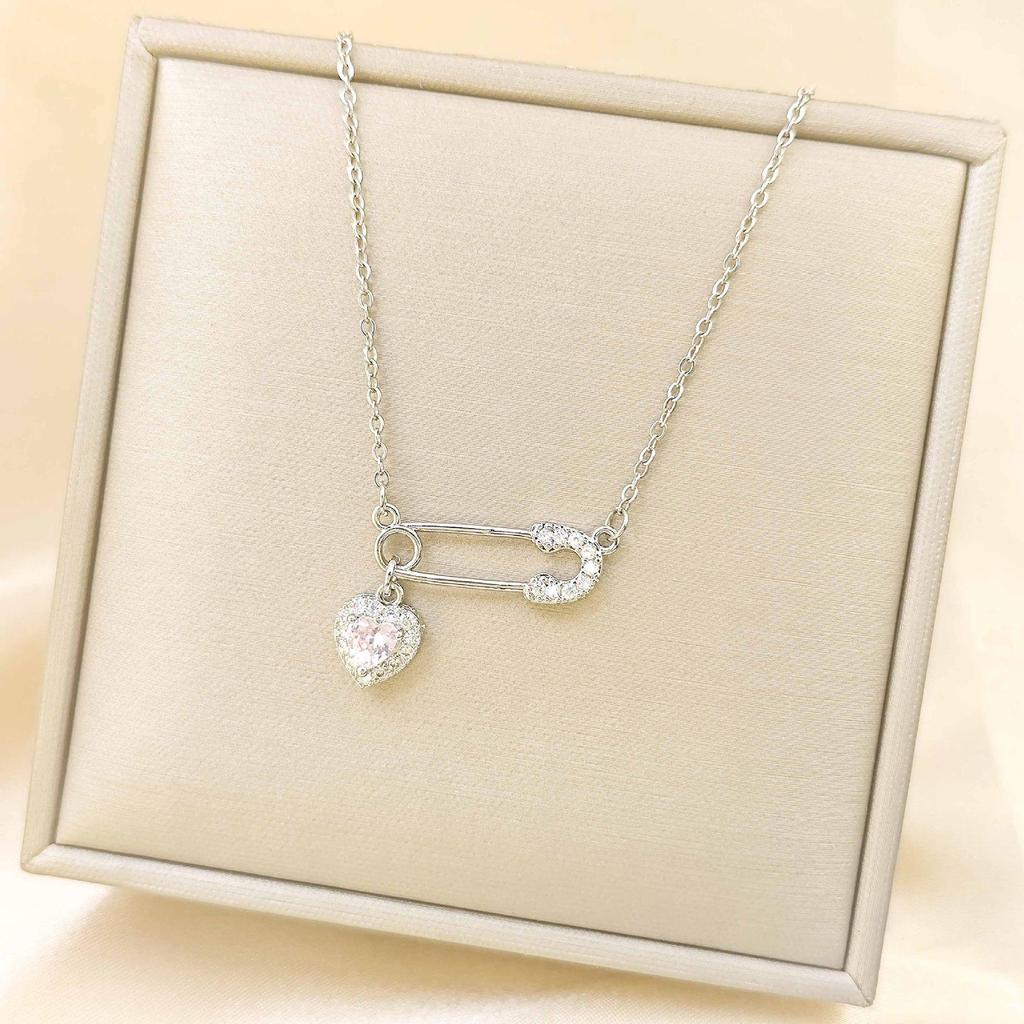 Women's Gold-Plated Copper Necklace: Luxury Fu Lu Pendant Clavicle Chain - Versatile Fashion Accessory