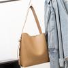 Leather Shoulder Women's Bag, Large-capacity Single-room Messenger Bucket Bag, Fashionable and Simple Shopping Bag, Good-looking Bag.