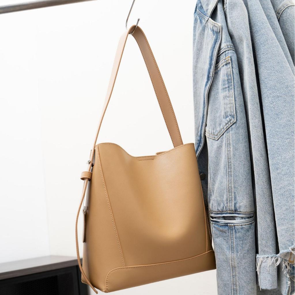 Leather Shoulder Women's Bag, Large-capacity Single-room Messenger Bucket Bag, Fashionable and Simple Shopping Bag, Good-looking Bag.