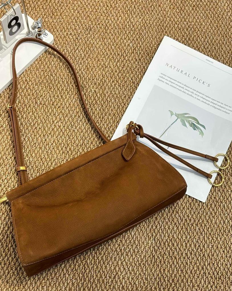 2025 neue Sommer- und Herbst-Clip-Tasche Französische Nischen-Leder-Schulter-Unterarmtasche Leder Retro-Mode Baguette-Tasche Damen