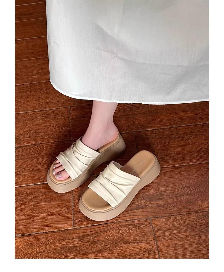 Pleated thick-soled outer wear cool slippers women's 2025 summer new fashion versatile casual one-pedal beach slippers