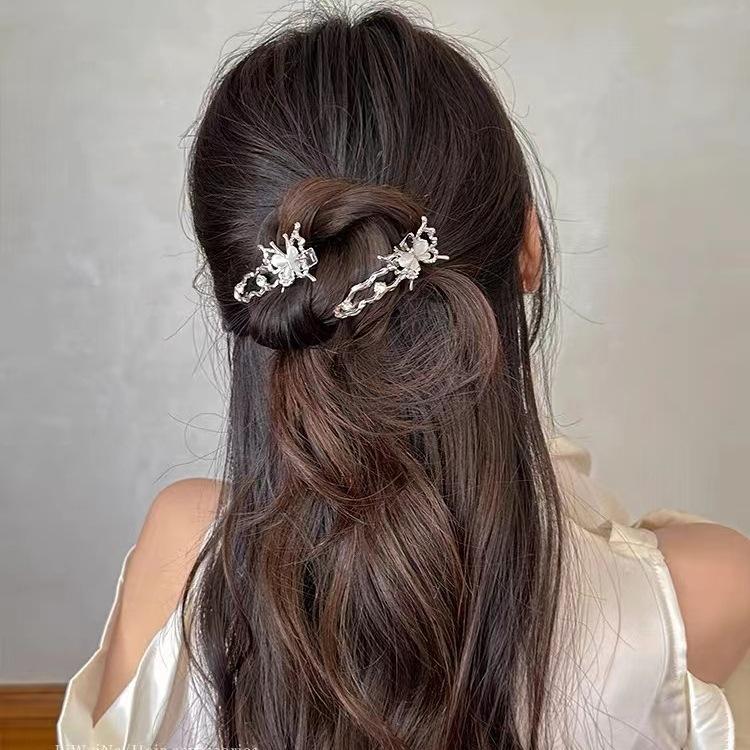 1Pc Exquisite Bow, Small Hairpin, Women's New Niche Design, Simple and Versatile, Personalized and Advanced Sense, Small Bangs Clip.