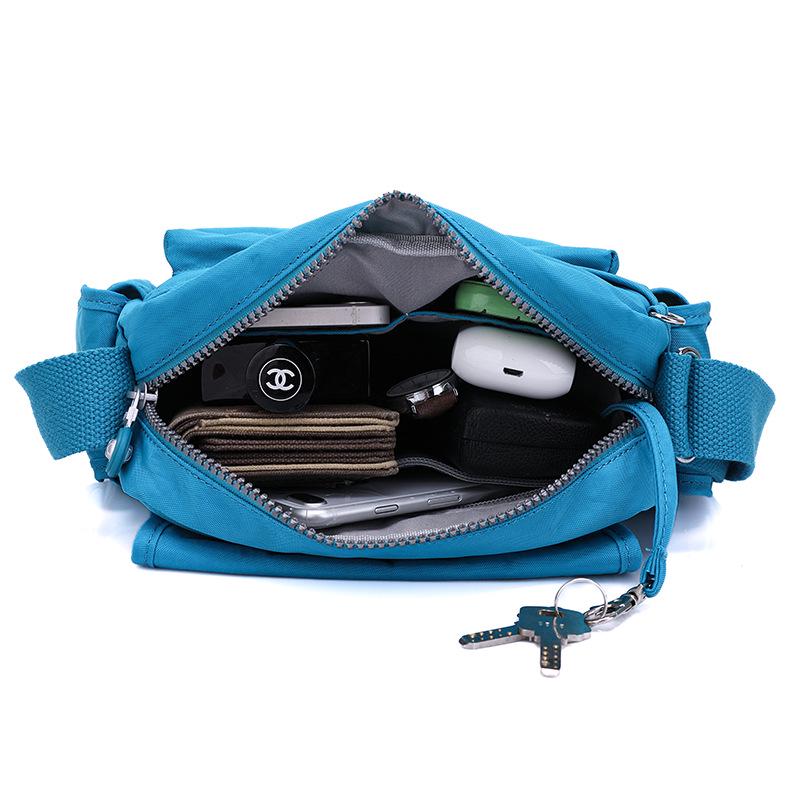 Lightweight Water-Resistant Korean Fashion Women's Crossbody Bag for Commuting and Outings