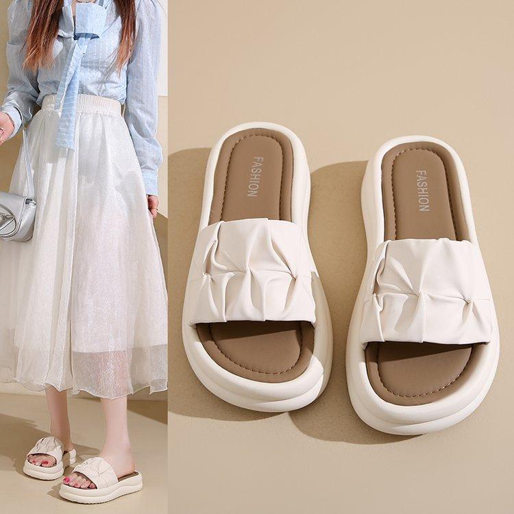 Casual Platform Slippers Women's Summer Wear 2025 New Fashion Muffin Sandals Net Red Beach Folds One-word Drag