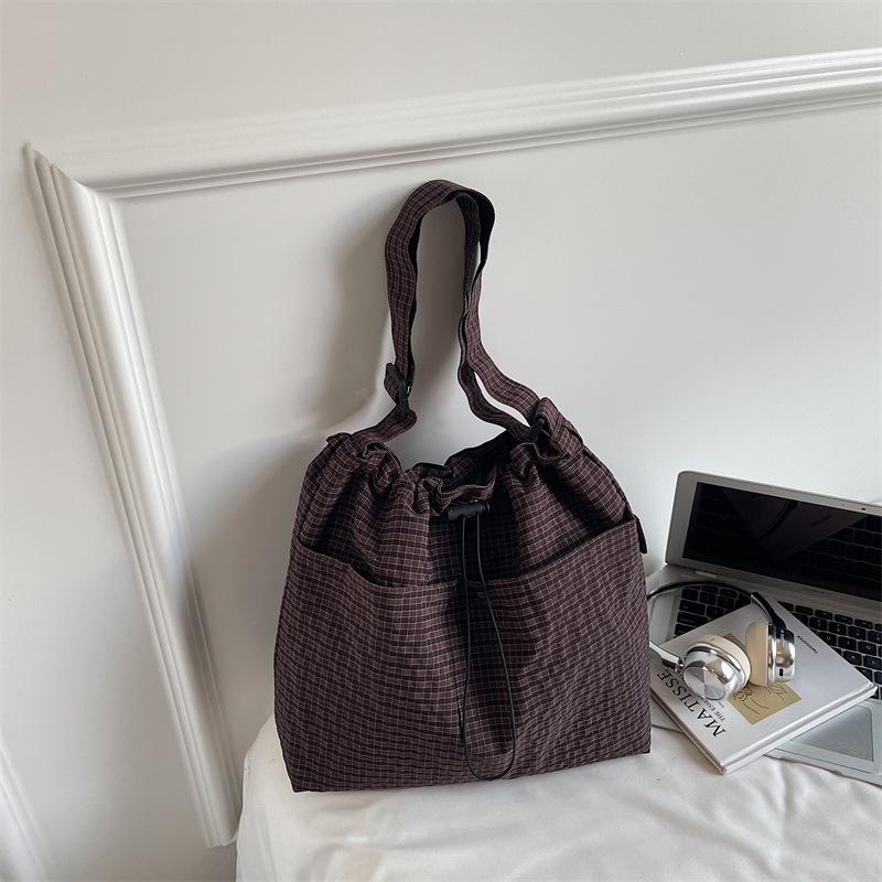 Autumn New Lazy Wind Large-capacity Canvas Bag Pleated Plaid Bag Commuter Shoulder Messenger Bag