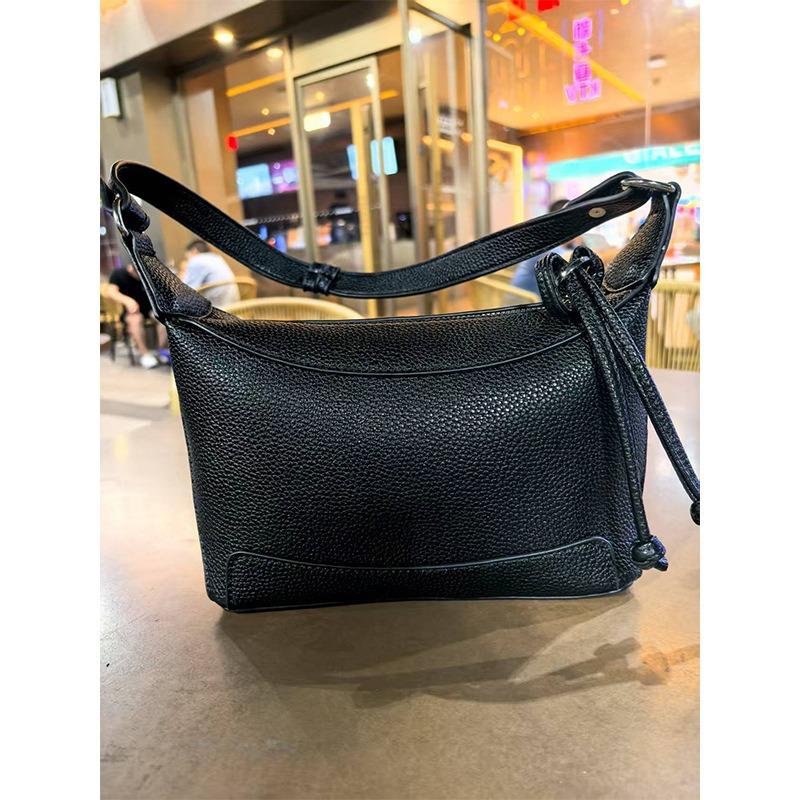 

Женская сумка Сумка-кайт Сумка под мышкой 2025 Новая нишевая Осенняя маленькая сумка через плечо Модная универсальная сумка на плечо