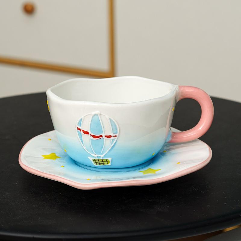 

Креативні корейські керамічні кавові чашки з блюдцями Милий рельєфний набір чашок для післяобіднього чаю Парні кухлі Побутовий посуд для напоїв 300ml 10oz