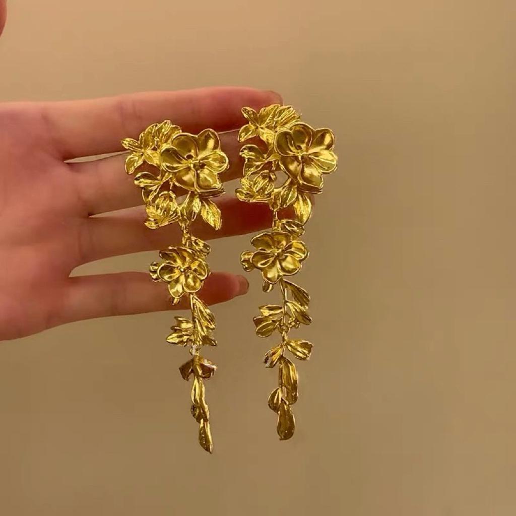 Elegant Vintage French Butterfly Flower Stud Earrings - High-End Fashion Accessories for Women