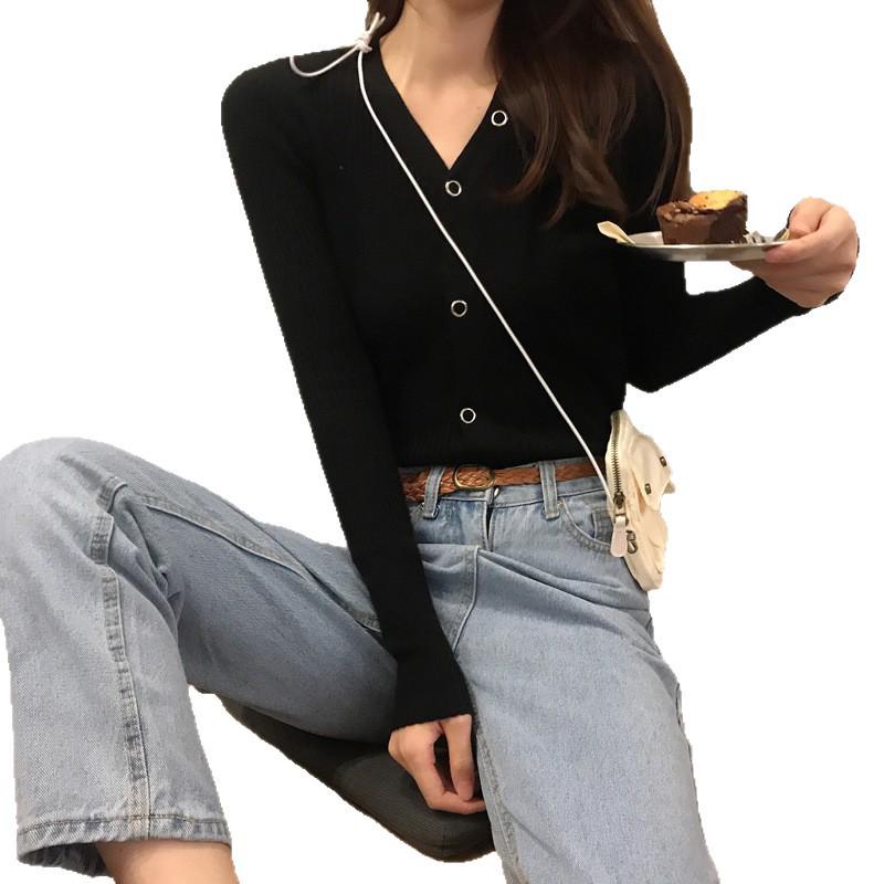 Stylish Women's Korean-Style Slim Fit Knitted Sweater - Versatile, Soft, Long-Sleeved Base Layer for Autumn/Winter