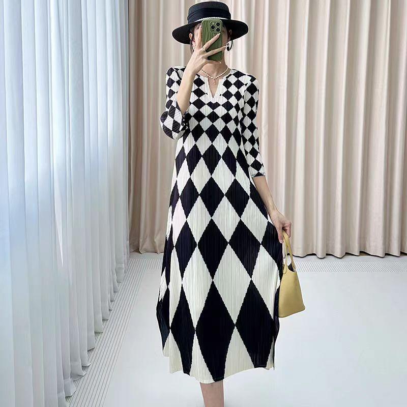 Women's Print Dress Spring Summer Diamond Print High-end Pleated Dress V-neck Long Dress