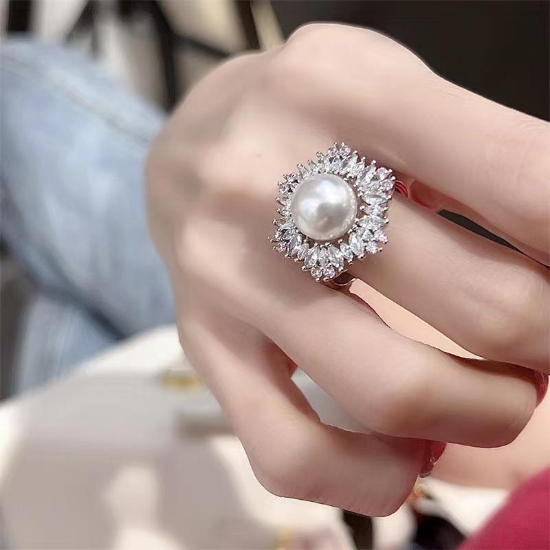 Einfache Und Exquisite Promi Perle Blume Ring Weibliche Öffnung Rosa Zirkon Elegante Temperament Süße Geschenk