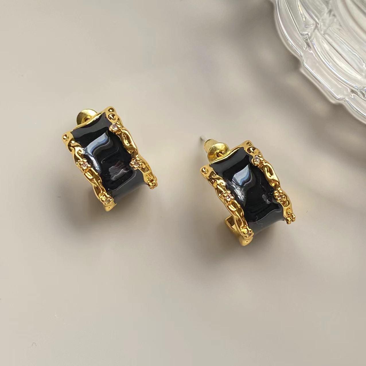 

Французские ретро серьги-пусеты с эмалью с гальваническим покрытием из 18-каратного золота: 2024 Модные серьги из серебра 925 пробы, Женские украшения класса люкс 18K Gold Plated золотой