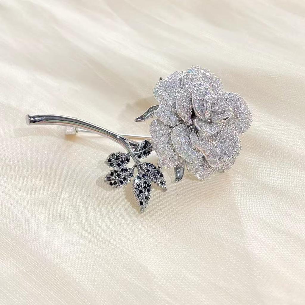 New Chinese style rose brooch high-end two-color electroplated corsage versatile temperament coat accessories