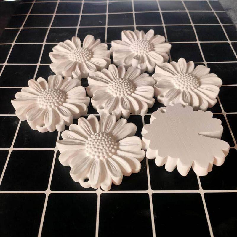 

Car Decoration Daisy Air Freshener for Air Conditioning Vent, Car Perfume Aroma Diffuser Stone Ornament, Fresh and Simple Car Interior Accessory Big Daisy Air Outlet White Blank