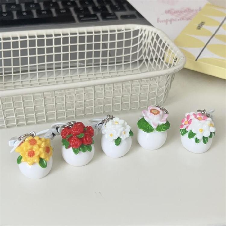Artistic Resin Keychain With Realistic Miniature Plant Design Multifunctional Decoration For Backpacks Keys Or Gift Boxes