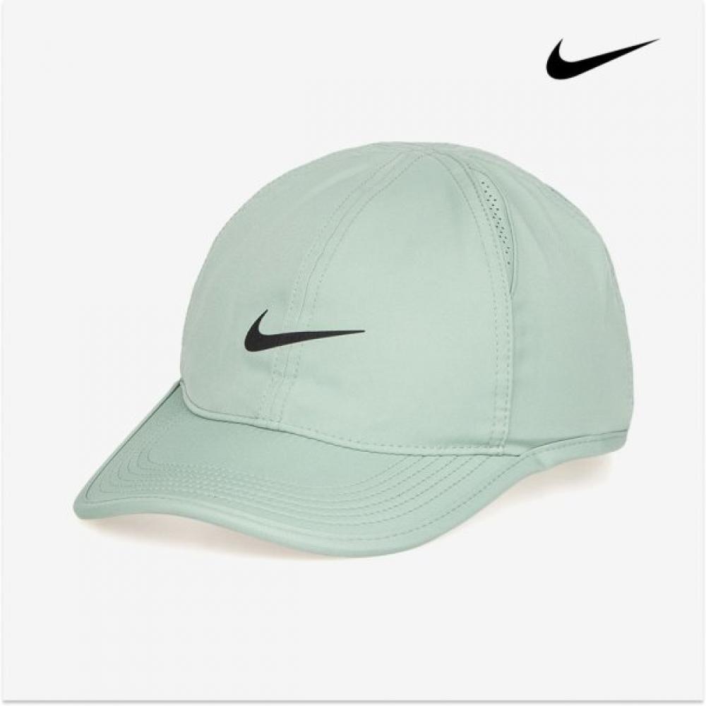 

Nike Dri Fit Featherlight Unstructured Cap ML