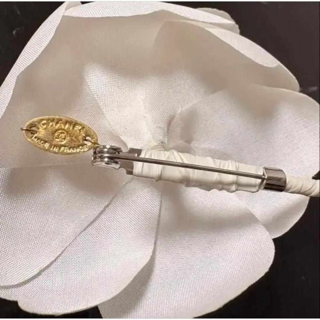Used Final Price Reduction CHANEL Camellia Corsage Brooch White