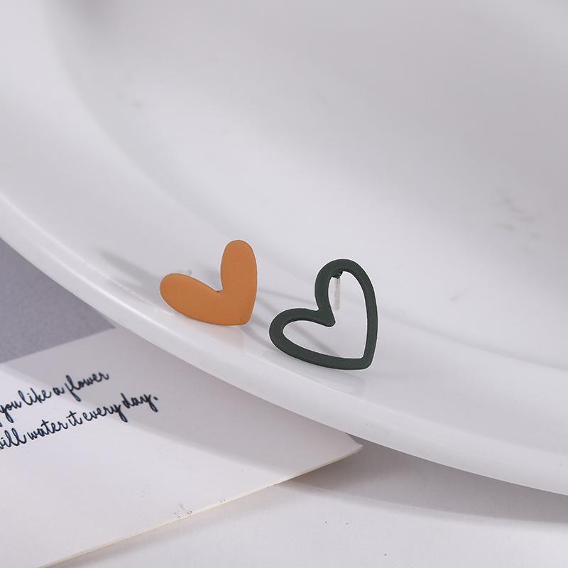 

Асимметричные серьги-пусеты в виде сердца из серебра 925 пробы - Гонконгский стиль, девичий темперамент, идеально подходят для повседневной носки.