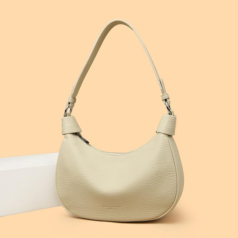 A Stylish Handbag with A Trendy Korean Style and A Simple Crossbody Crescent-shaped Bag