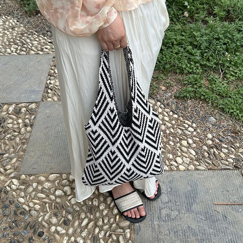 Fashion Geometric Contrast Color Handmade Knitted Handbag Women Minimalist Large Capacity Crochet Shoulder Bag