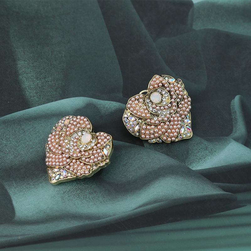 SKEDS Women Men Fashion Classic Crystal Heart Pearl Badges Vintage Exquisite Rhinestone Banquet Party Accessories Brooch Pin
