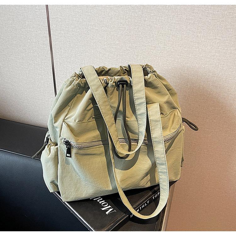 2025 new niche design nylon shoulder messenger bag women's lightweight and versatile commuter bag large-capacity women's bag