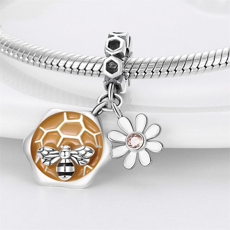 2026 Bee Series Daisies Honeycomb Charm Charm Beads DIY Jewelry Bracelet Accessories 925 Silver