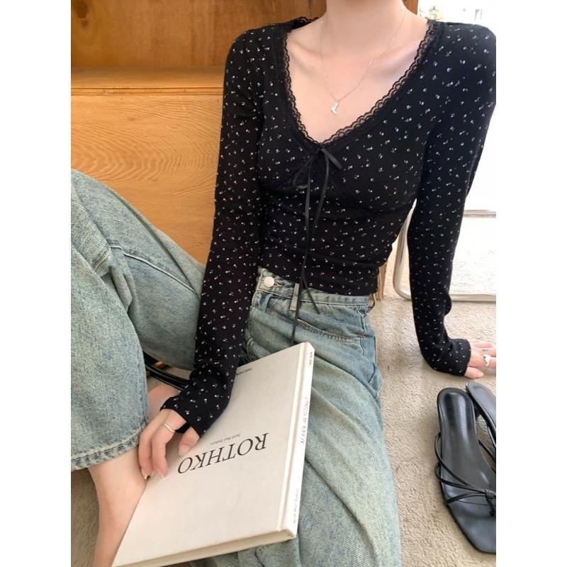 New Autumn/winter Neckline Patchwork Tight Lace Sweet Floral Lace-up with Chest Pad Woolen Warm Long Sleeve Top