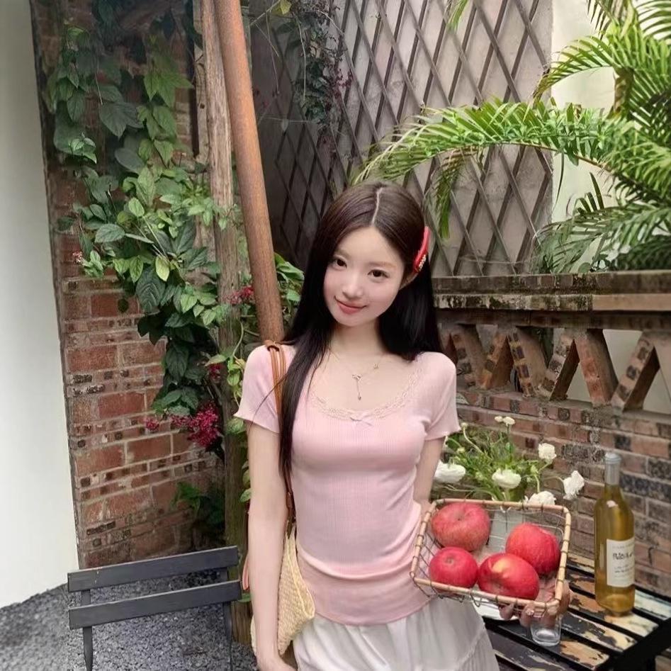 

Blue Bowknot Lace Trim Short Sleeve Knitted T-shirt - Women s Sweet & Spicy Summer U-neck Top One Size (up to approximately 125 lbs) білий