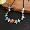 Neue unregelmäßige farbige Blume Spleißlegierung Halskette, modische und einfache Blütenblatt Damen süße Halskette