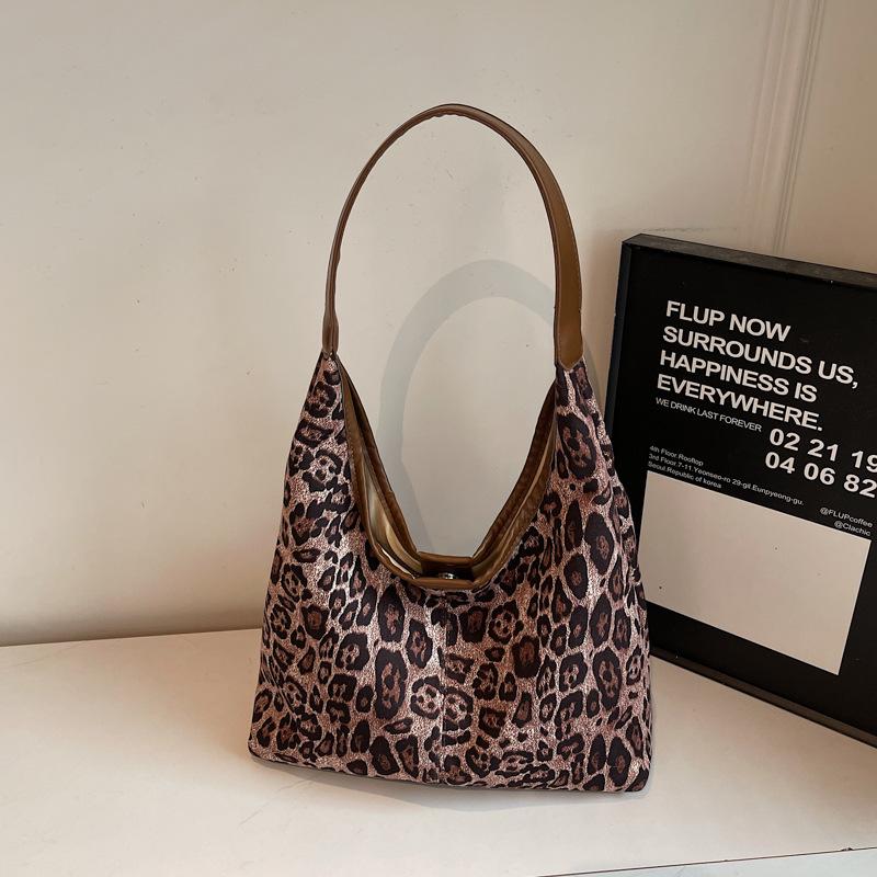 

Women s Retro Suede Cross-border Tote: Fashionable Large-Capacity Shoulder Bag хакі