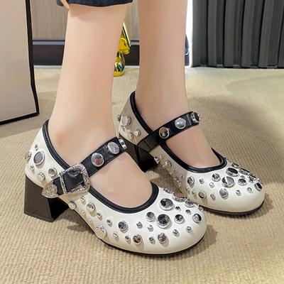 Buty Damskie 2024 Wysokiej Jakości Klamra Damskie Szpilki Jesień Okrągły Nosek Metalowa Dekoracja Jednolity Outdoor Grube Obcasy Płaskie Buty