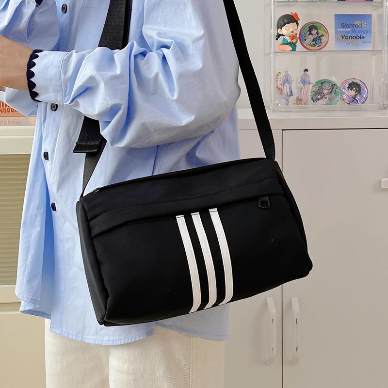 Modische Herren- und Damen-Schultertaschen Neutraler Stil Vielseitige Umhängetasche Lässiger Arbeitsstil Gestreifte Kleine Umhängetasche Runde Beuteltasche